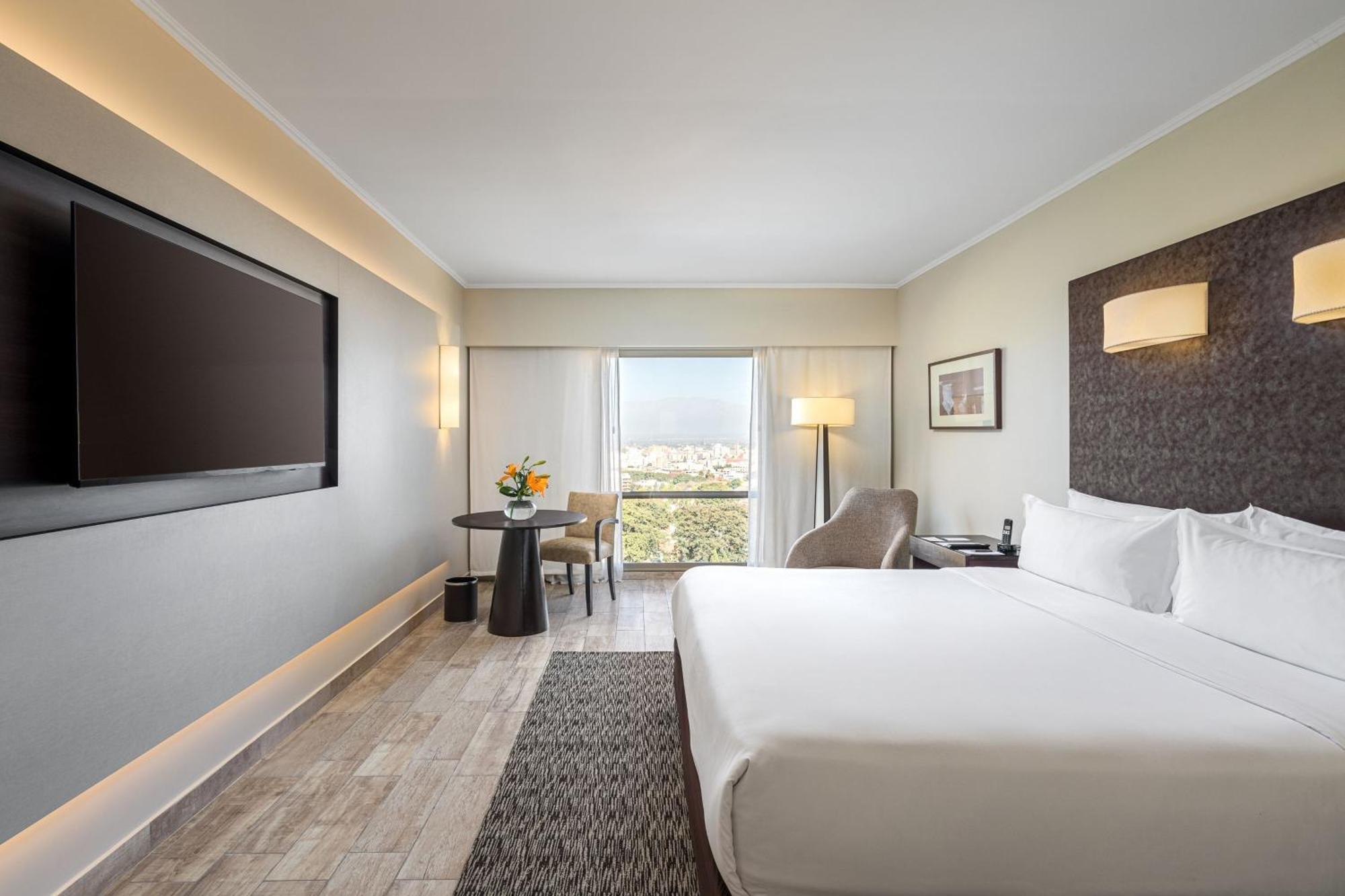 Habitación CLUB con acceso al club lounge y vistas a la ciudad - 1 cama extragrande